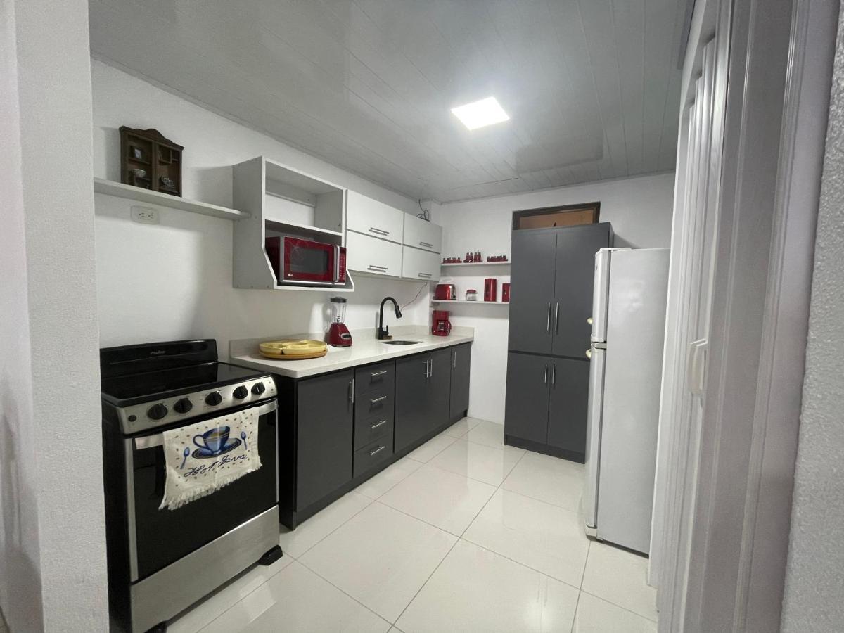 דירות אלאג'ואלה Alicia'S Place 10 Min From Airport מראה חיצוני תמונה